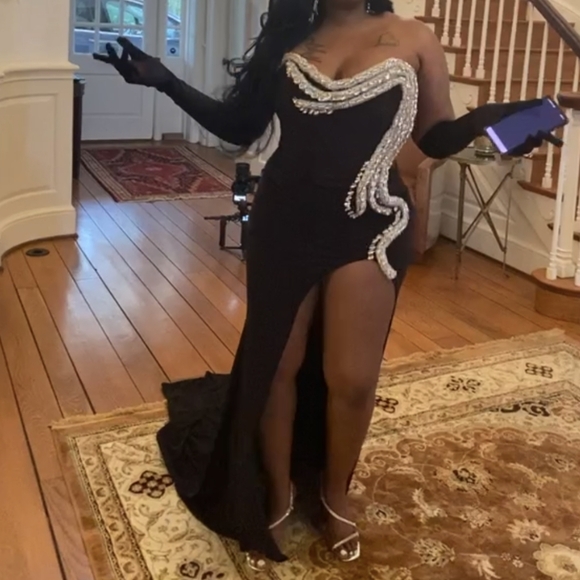 Albina Dyla "Long Black Dress w/ Embroidered Detail" - Picture 8 of 9